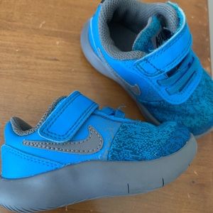 Toddler Nike size 4c tennis shoes